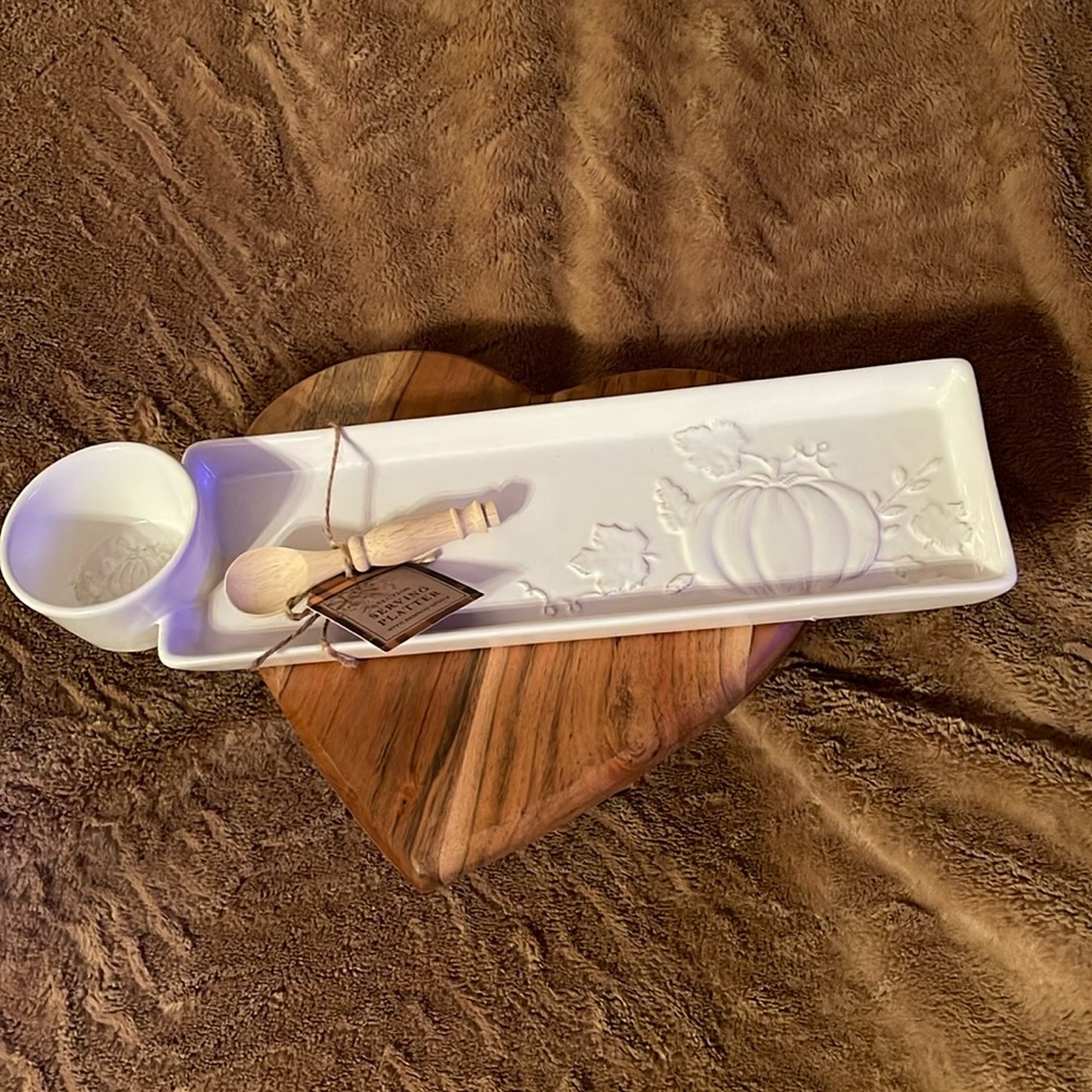 Fall Pumpkin Dip & serving platter. Comes with wooden spoon. NWT